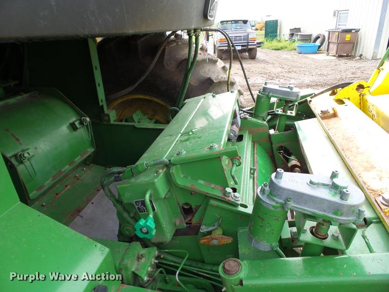 image for item L5556 1997 John Deere 6910 forage harvester