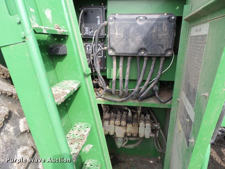 image for item L5556 1997 John Deere 6910 forage harvester