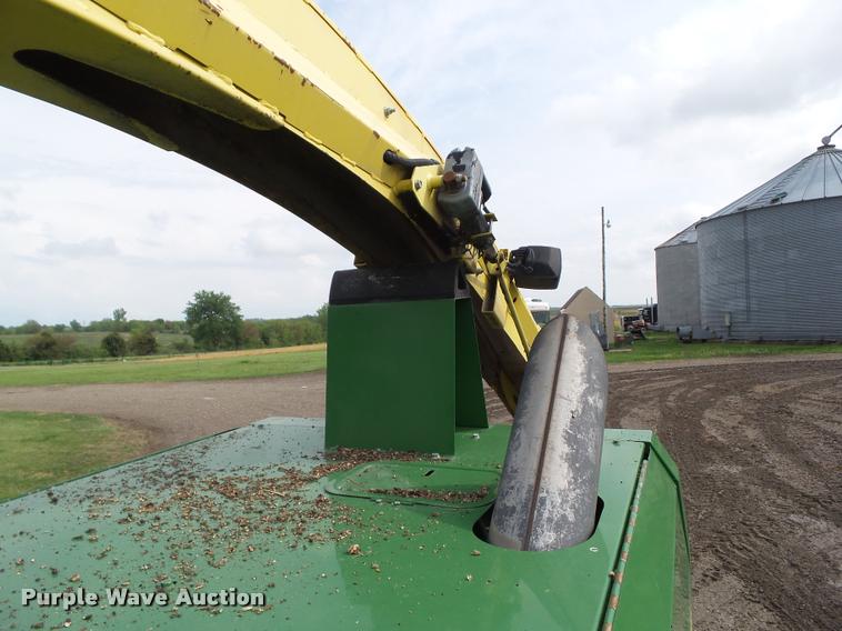 image for item L5556 1997 John Deere 6910 forage harvester