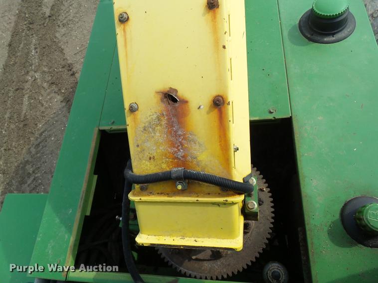 image for item L5556 1997 John Deere 6910 forage harvester