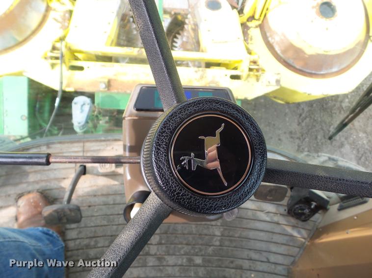 image for item L5556 1997 John Deere 6910 forage harvester