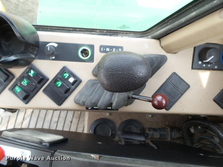 image for item L5556 1997 John Deere 6910 forage harvester