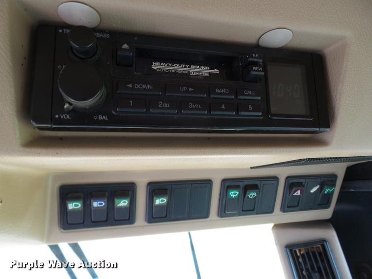 image for item L5556 1997 John Deere 6910 forage harvester