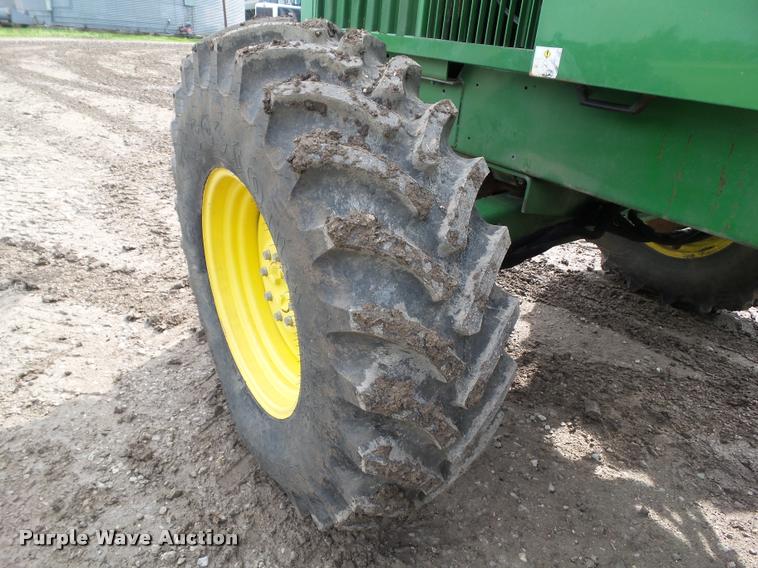 image for item L5556 1997 John Deere 6910 forage harvester