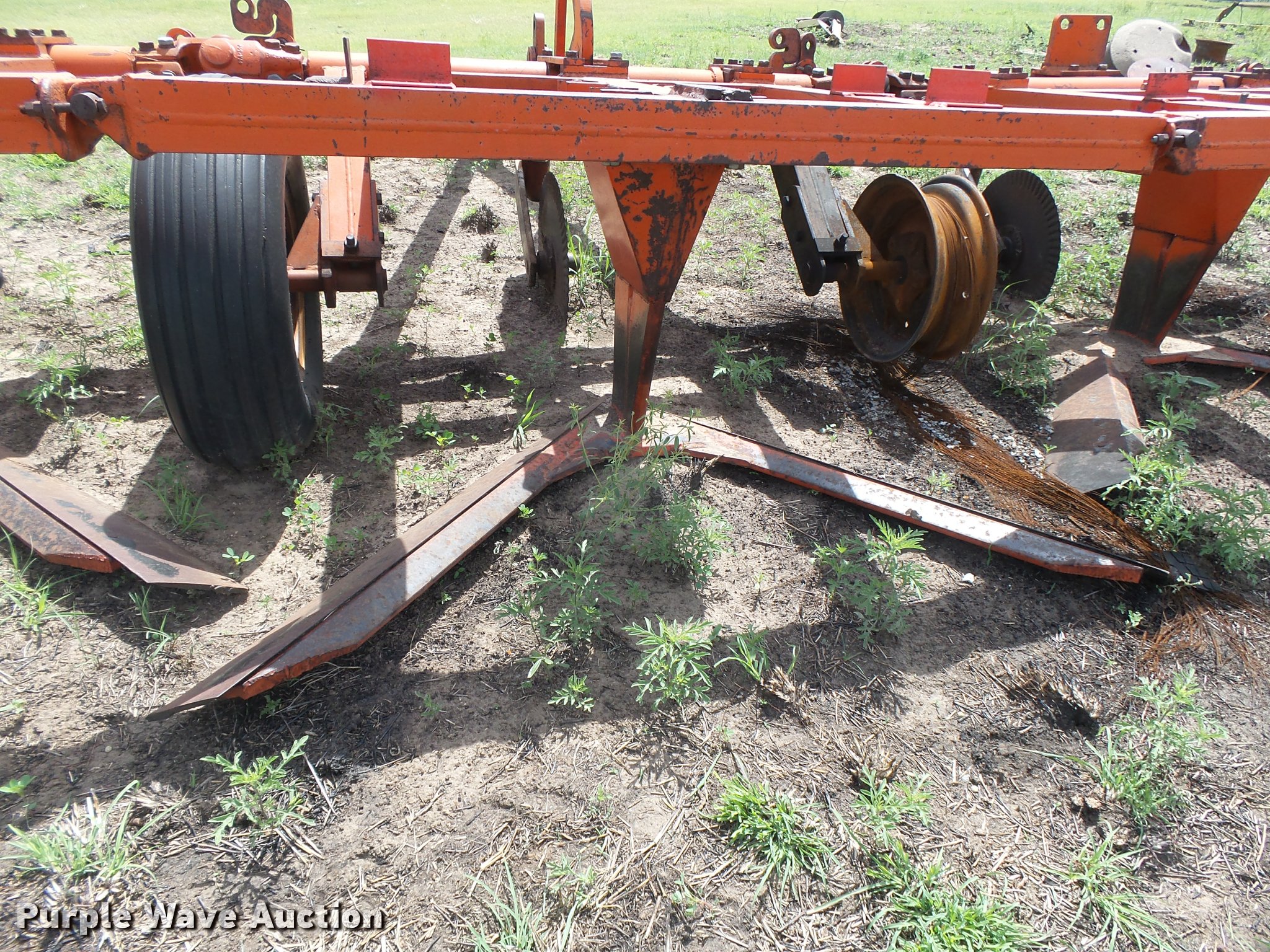 Richardson stubble mulch sweep plow in Knowles, OK Item DB2570 sold