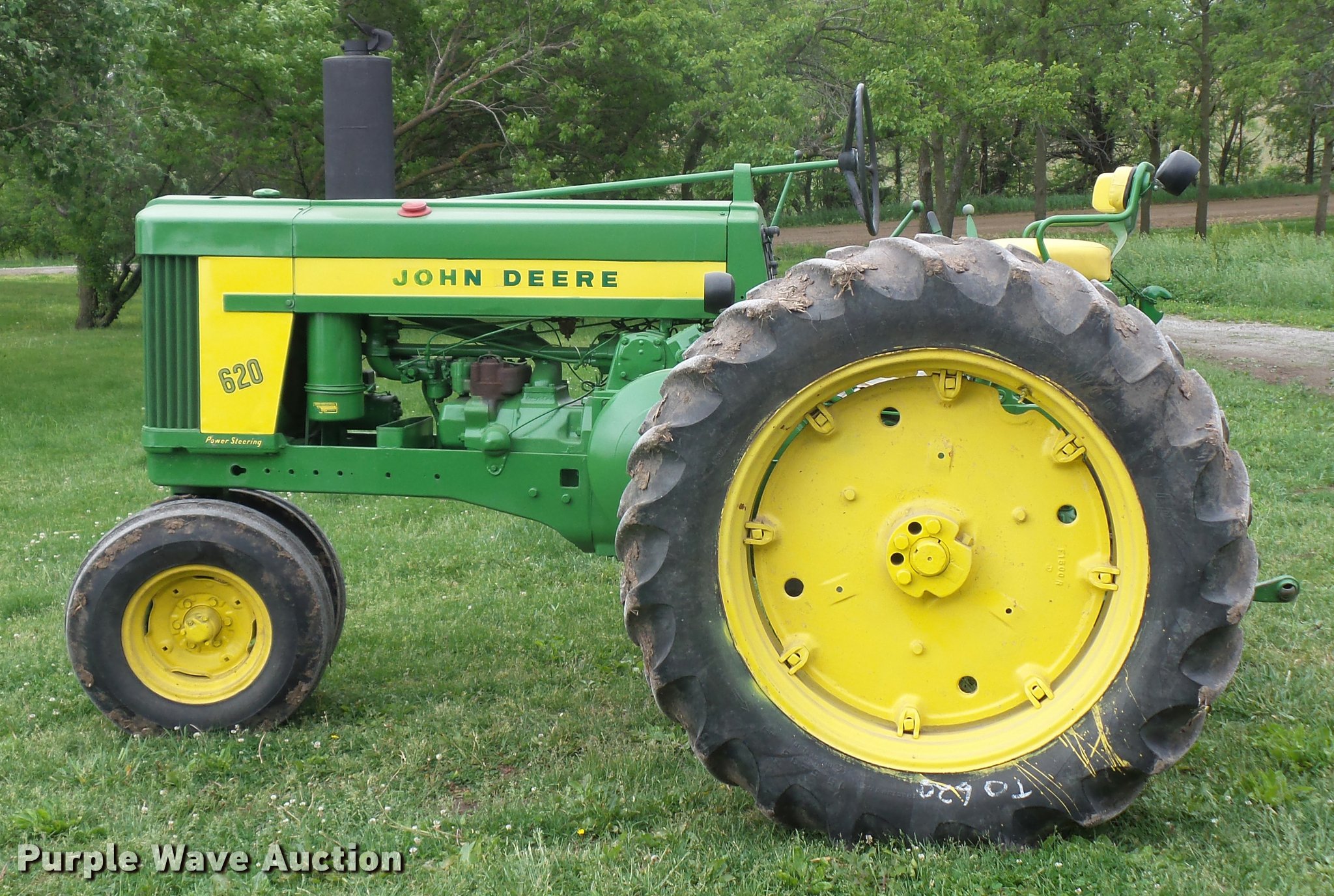 John Deere 620 tractor in Skidmore, MO Item DD9497 sold Purple Wave