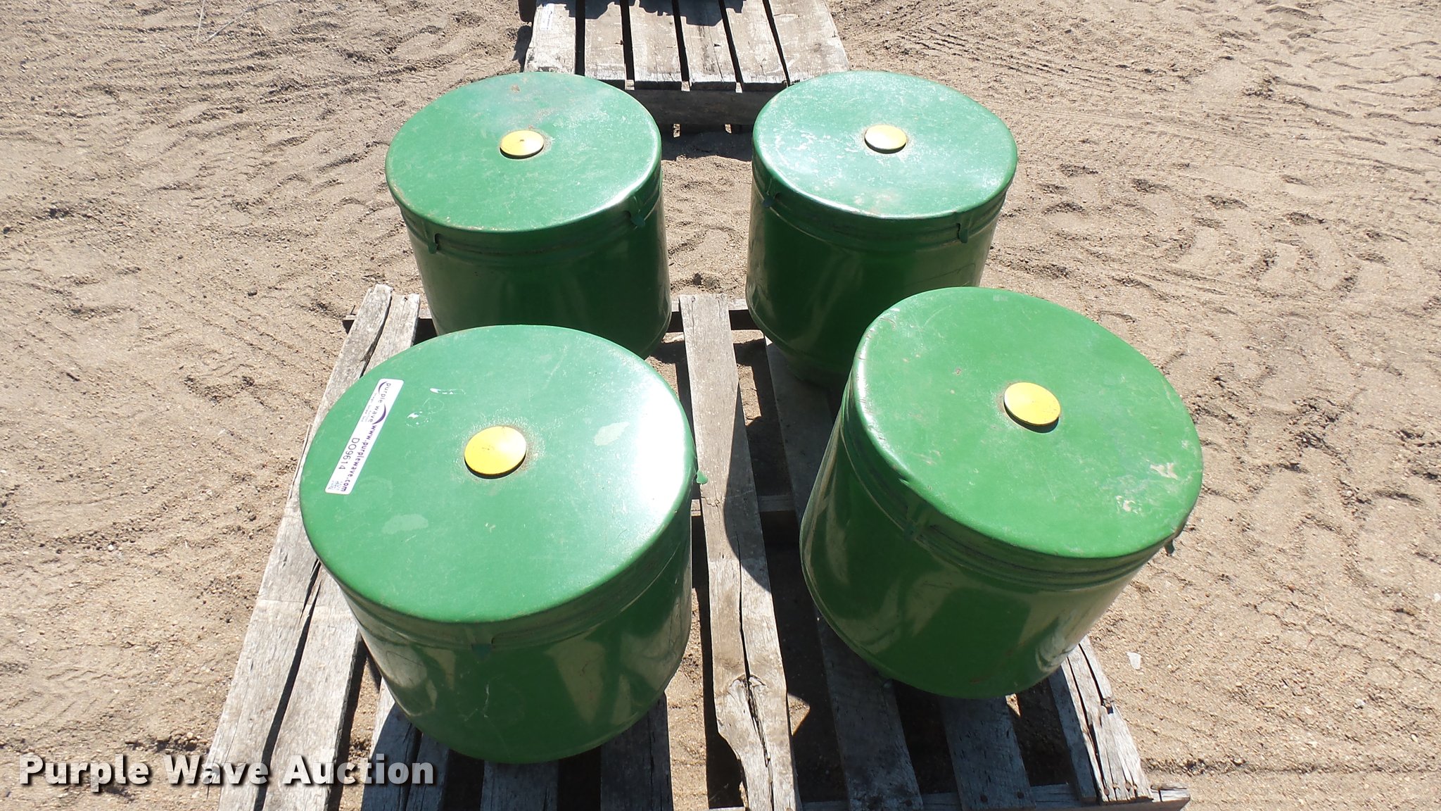 (4) John Deere seed hoppers in Kinsley, KS Item DO9614 sold Purple Wave