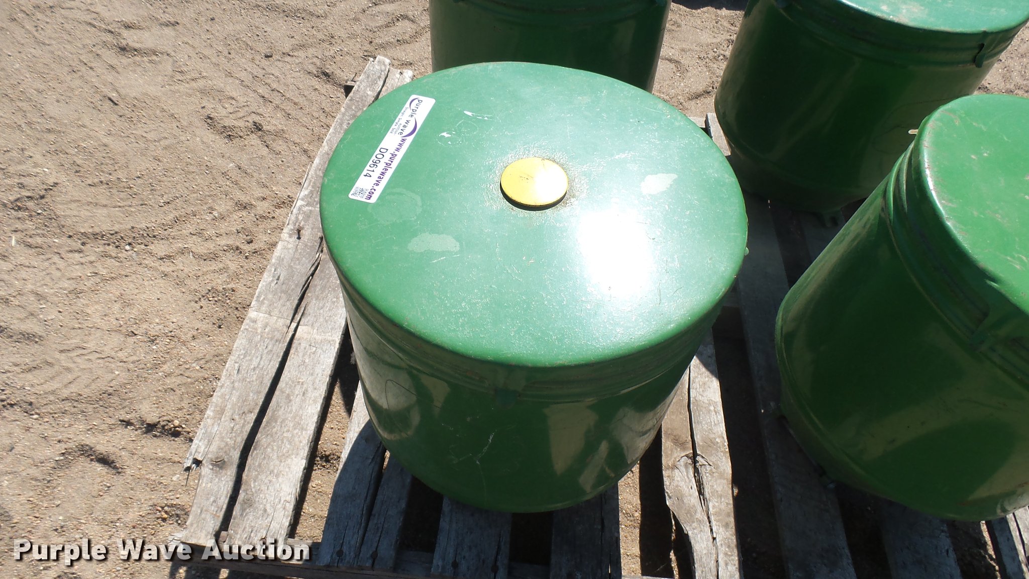 (4) John Deere seed hoppers in Kinsley, KS Item DO9614 sold Purple Wave