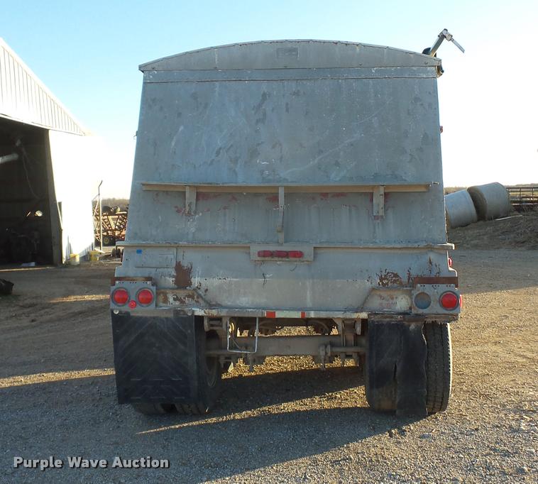 image for item DA5886 1979 Doonan grain trailer