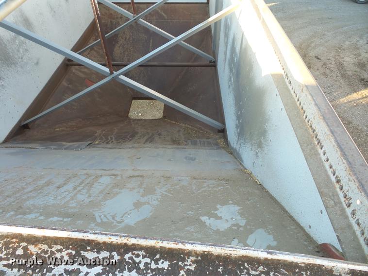 image for item DA5886 1979 Doonan grain trailer