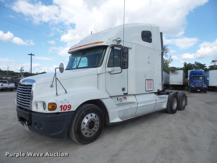 image for item DA6256 2007 Freightliner Century Class ST120 semi truck