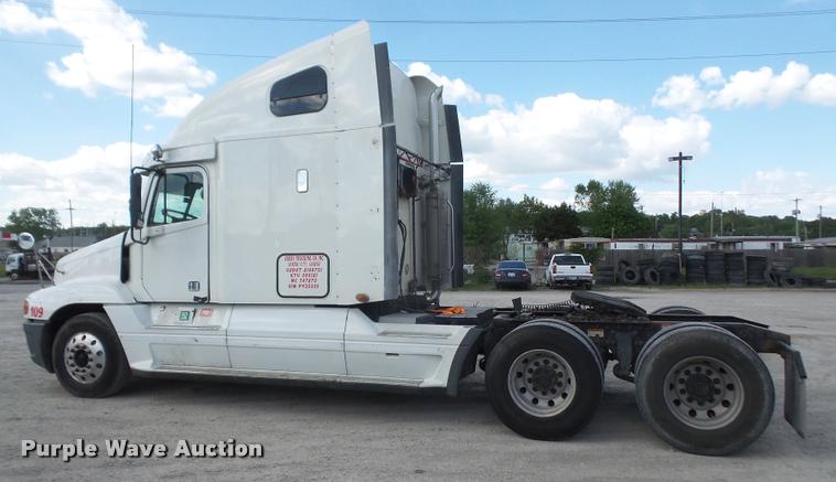 image for item DA6256 2007 Freightliner Century Class ST120 semi truck