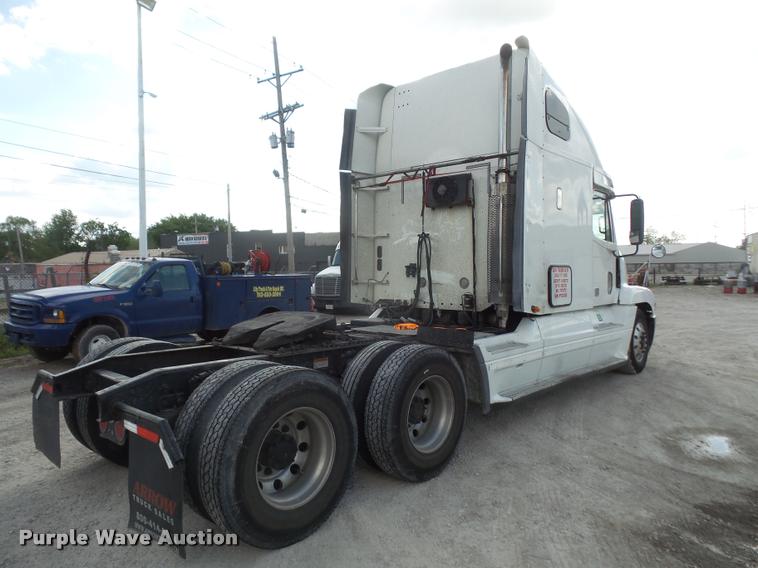 image for item DA6256 2007 Freightliner Century Class ST120 semi truck