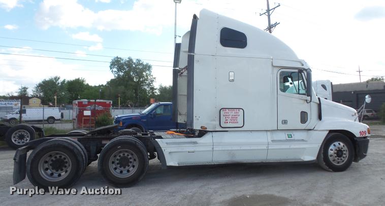 image for item DA6256 2007 Freightliner Century Class ST120 semi truck