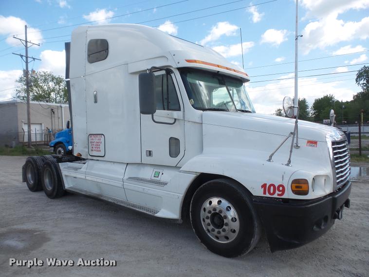 image for item DA6256 2007 Freightliner Century Class ST120 semi truck