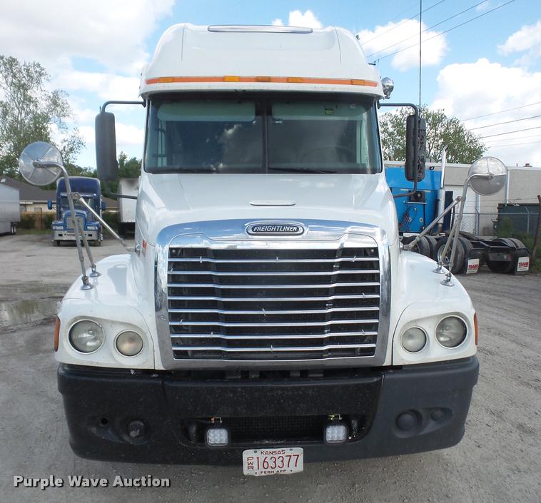 image for item DA6256 2007 Freightliner Century Class ST120 semi truck