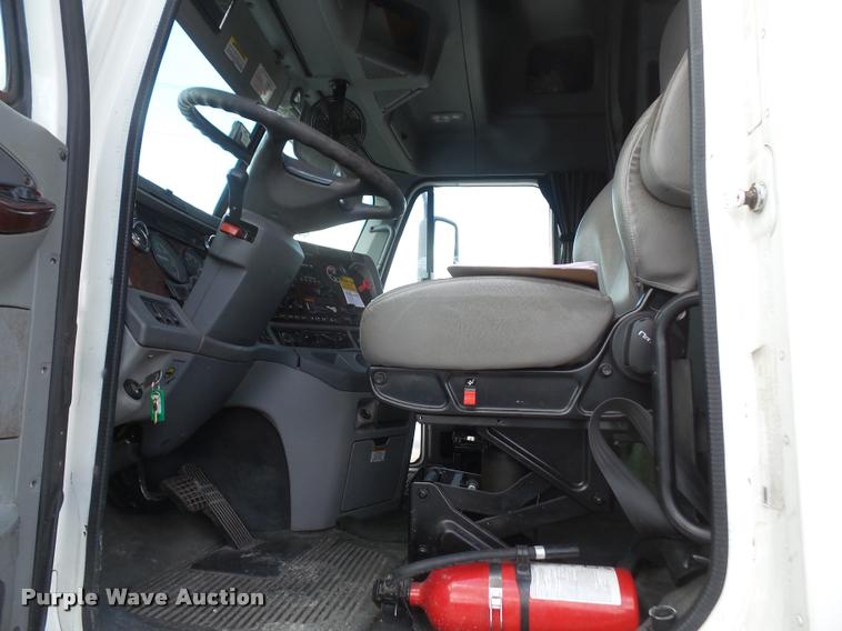 image for item DA6256 2007 Freightliner Century Class ST120 semi truck