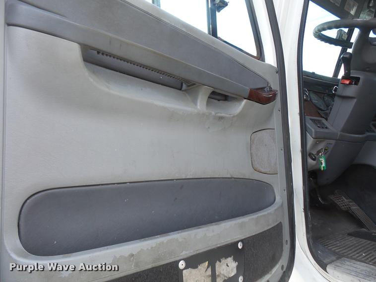 image for item DA6256 2007 Freightliner Century Class ST120 semi truck