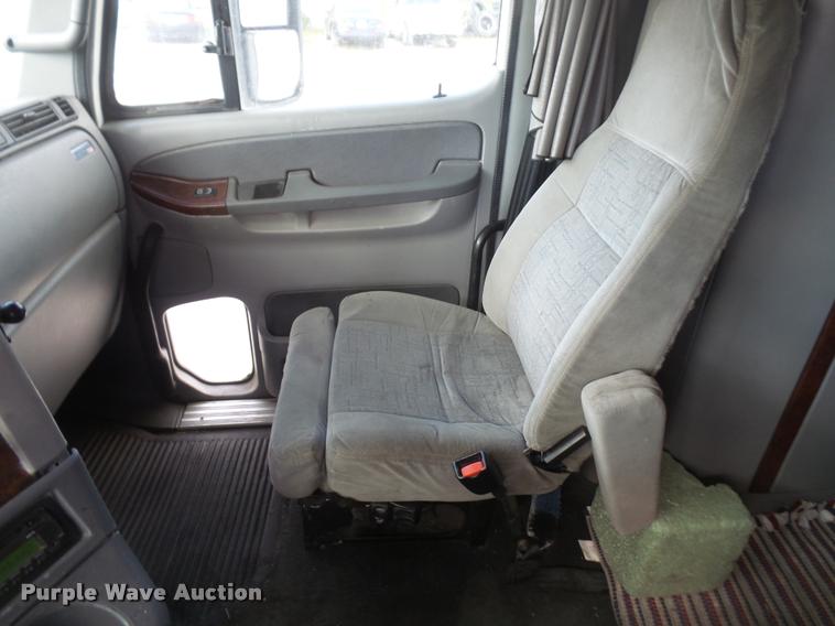 image for item DA6256 2007 Freightliner Century Class ST120 semi truck