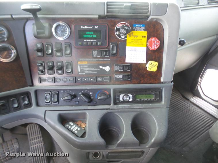 image for item DA6256 2007 Freightliner Century Class ST120 semi truck