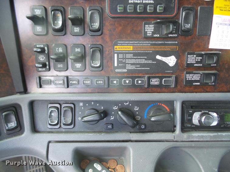 image for item DA6256 2007 Freightliner Century Class ST120 semi truck