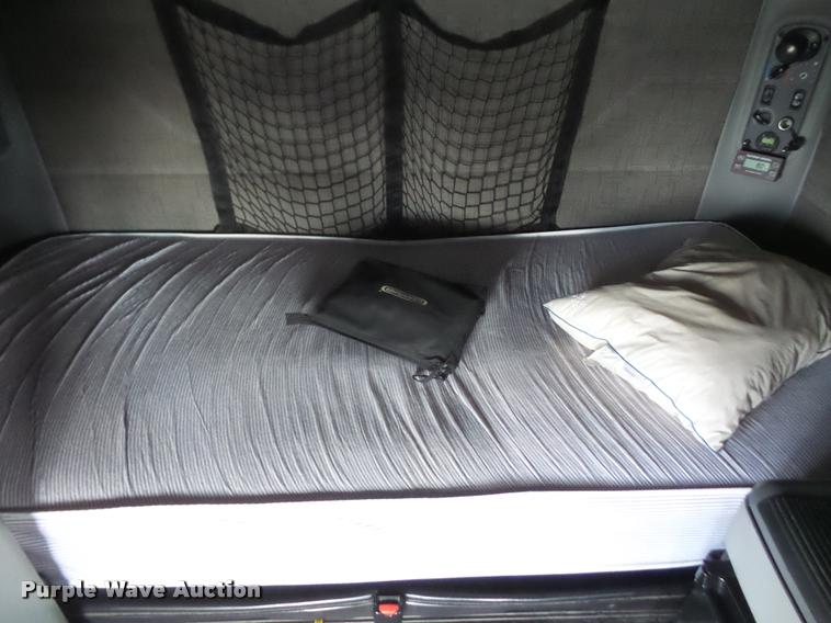 image for item DA6256 2007 Freightliner Century Class ST120 semi truck