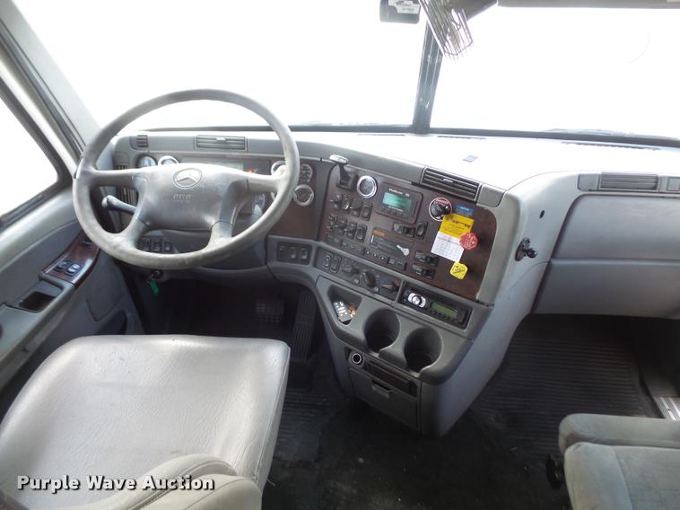 image for item DA6256 2007 Freightliner Century Class ST120 semi truck