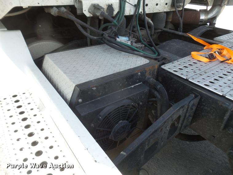 image for item DA6256 2007 Freightliner Century Class ST120 semi truck