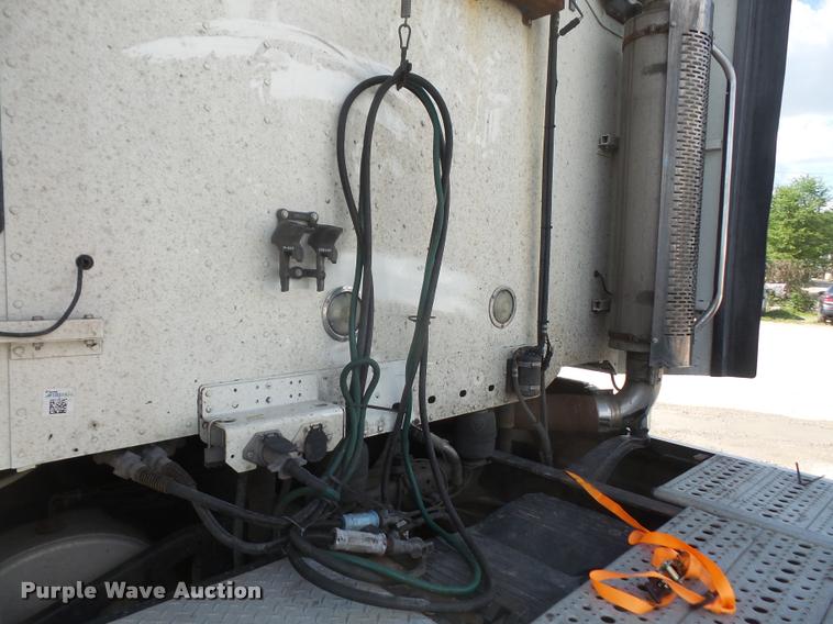 image for item DA6256 2007 Freightliner Century Class ST120 semi truck