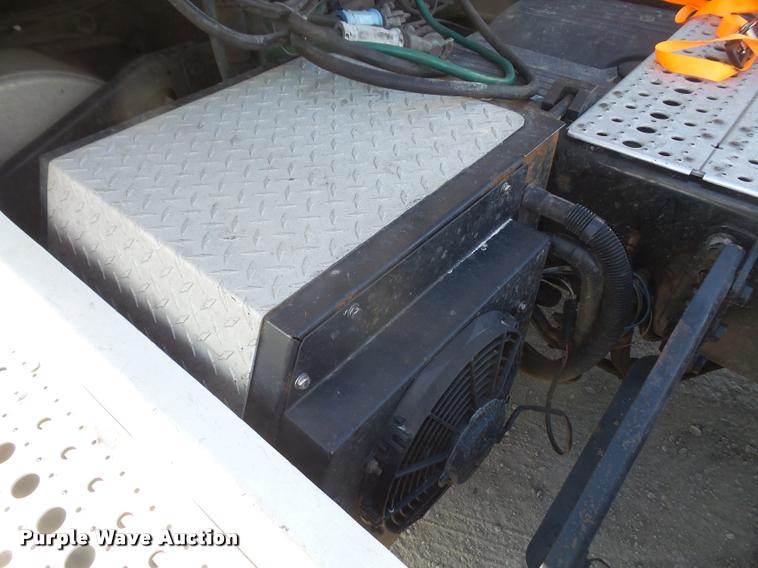 image for item DA6256 2007 Freightliner Century Class ST120 semi truck