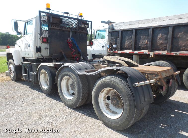image for item DA6317 1992 Ford L9000 semi truck