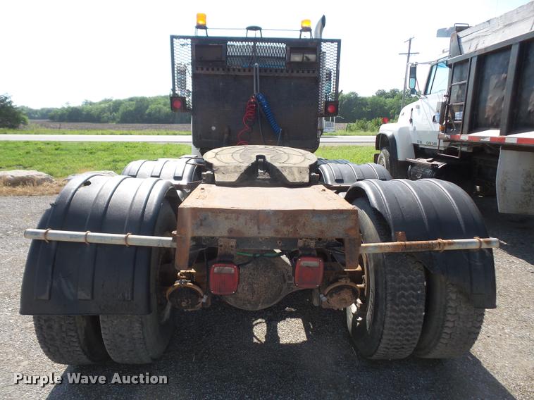 image for item DA6317 1992 Ford L9000 semi truck