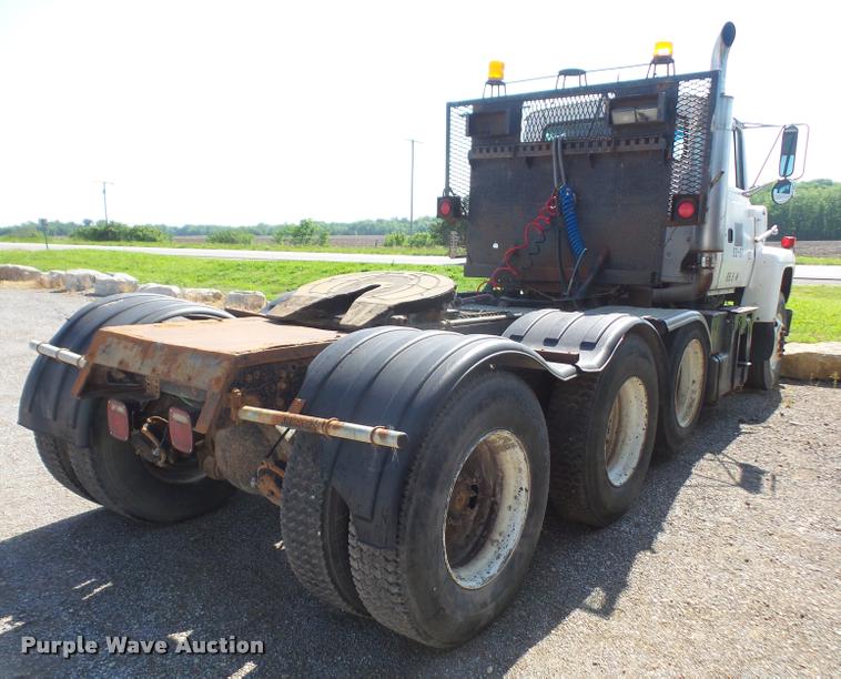 image for item DA6317 1992 Ford L9000 semi truck