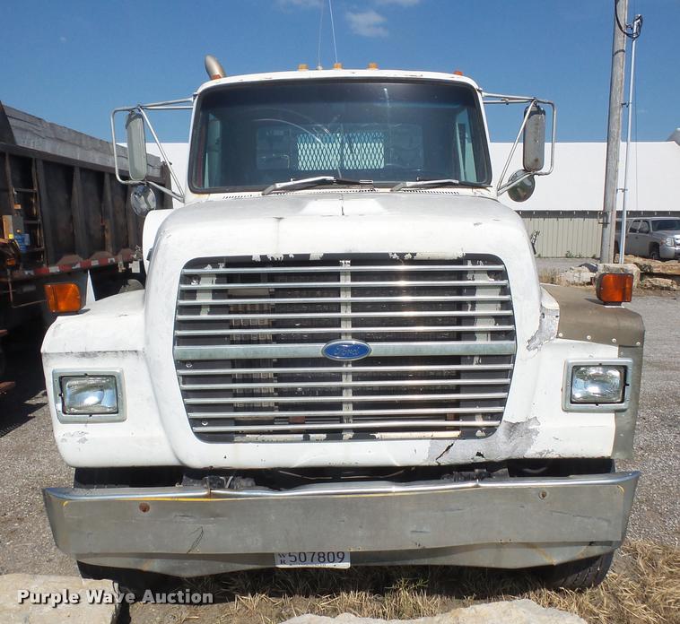 image for item DA6317 1992 Ford L9000 semi truck