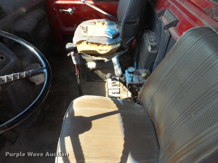 image for item DA6317 1992 Ford L9000 semi truck