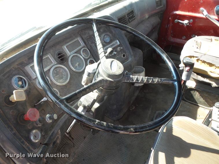 image for item DA6317 1992 Ford L9000 semi truck