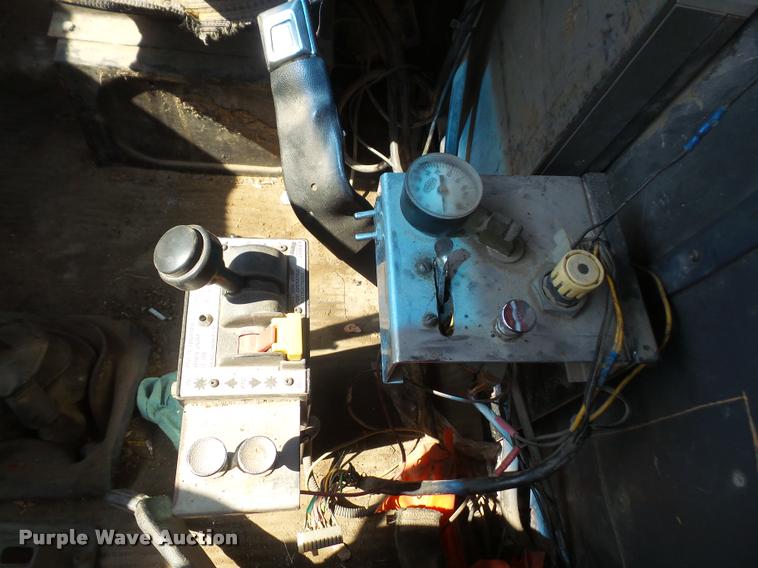 image for item DA6317 1992 Ford L9000 semi truck