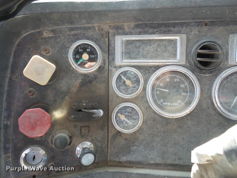 image for item DA6317 1992 Ford L9000 semi truck