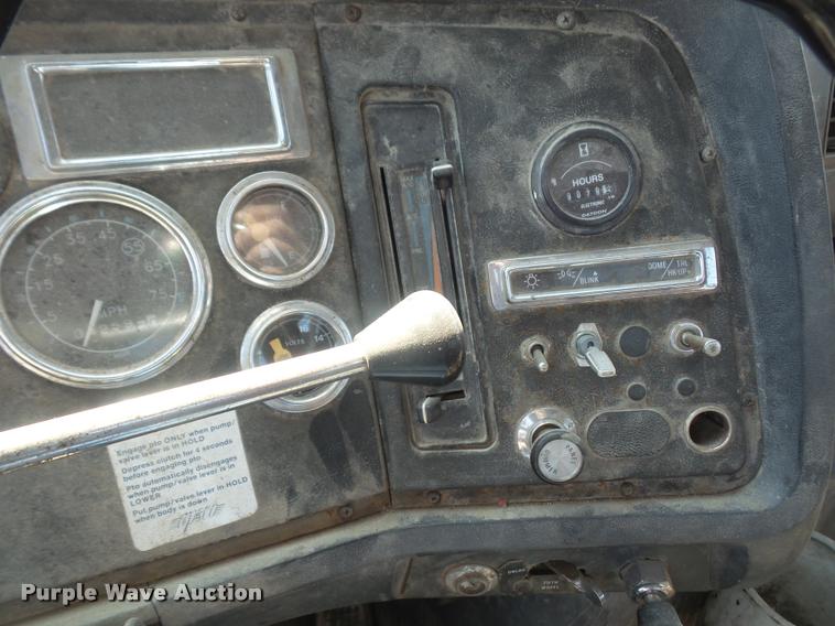 image for item DA6317 1992 Ford L9000 semi truck