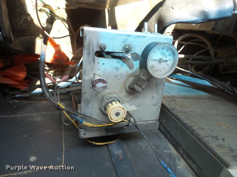 image for item DA6317 1992 Ford L9000 semi truck