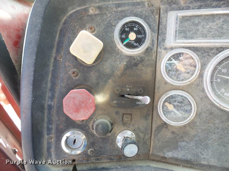 image for item DA6317 1992 Ford L9000 semi truck