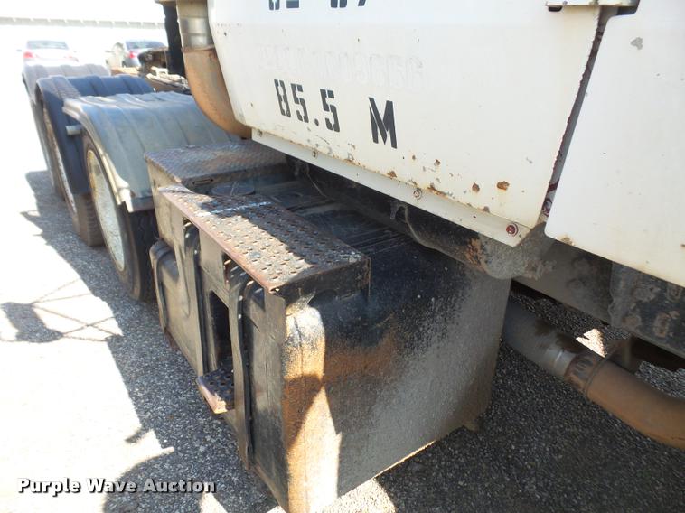 image for item DA6317 1992 Ford L9000 semi truck