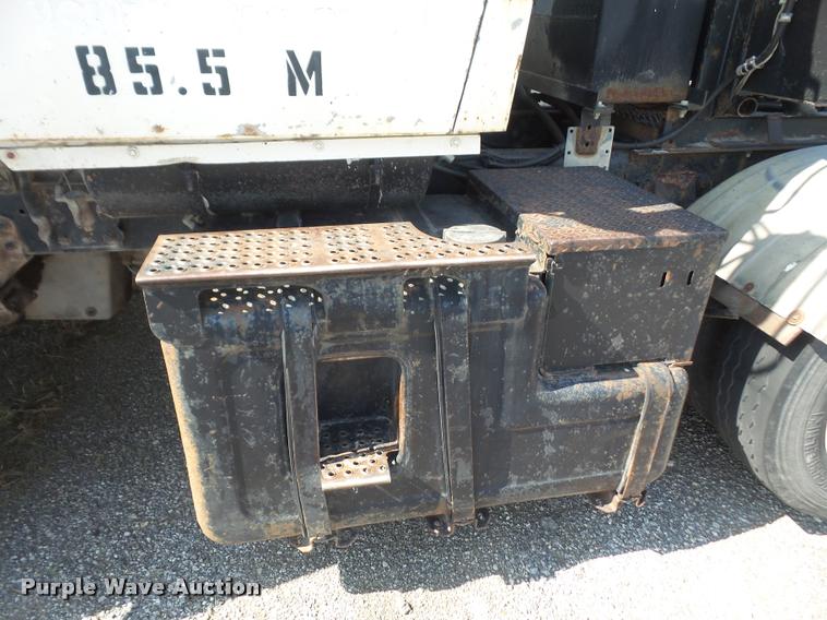 image for item DA6317 1992 Ford L9000 semi truck