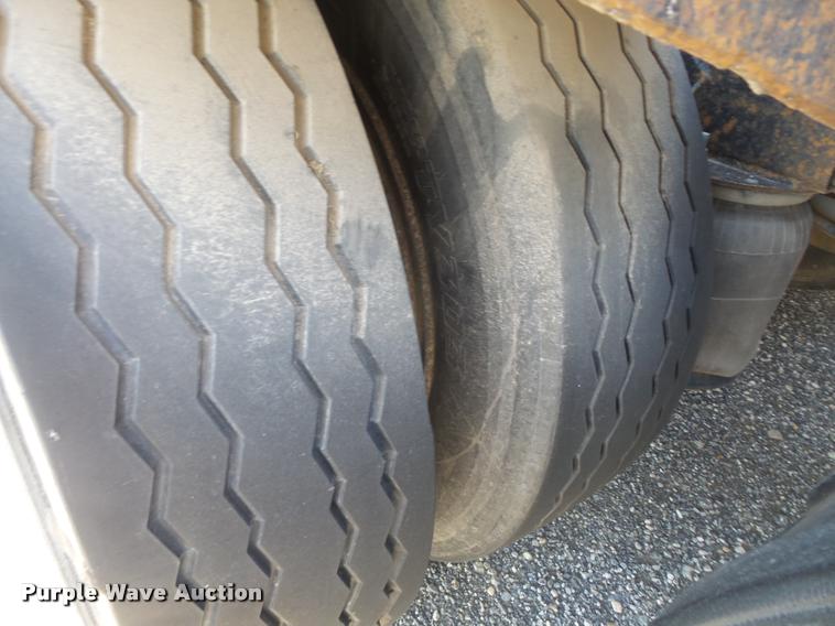 image for item DA6317 1992 Ford L9000 semi truck