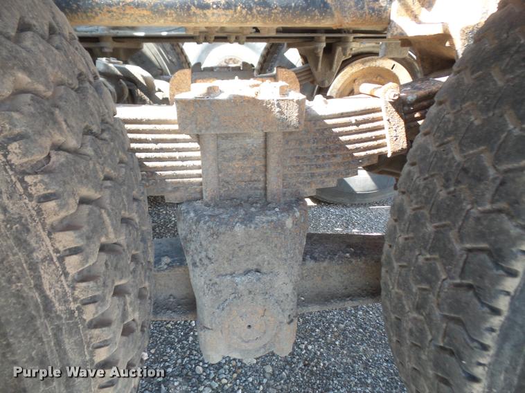 image for item DA6317 1992 Ford L9000 semi truck