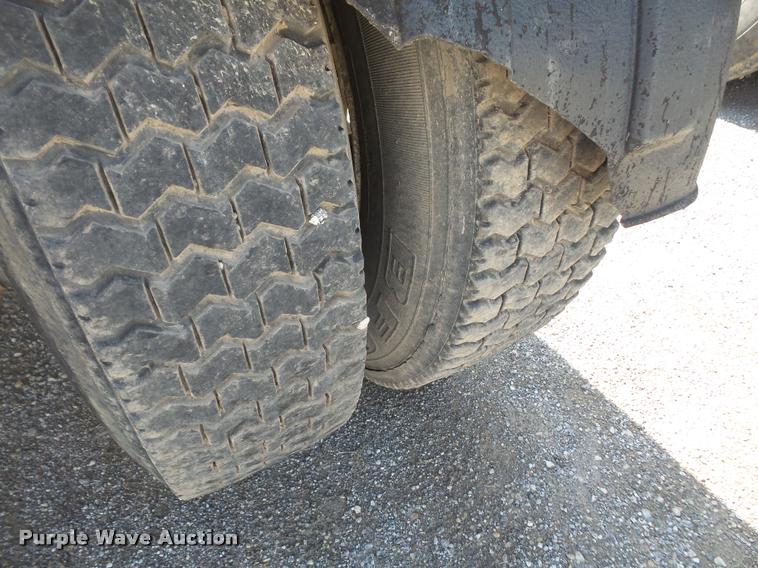 image for item DA6317 1992 Ford L9000 semi truck