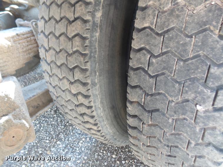 image for item DA6317 1992 Ford L9000 semi truck