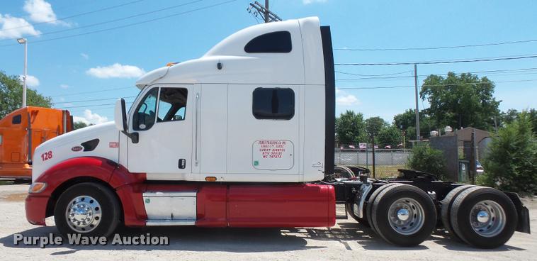 image for item DA6408 2003 Peterbilt 387 semi truck