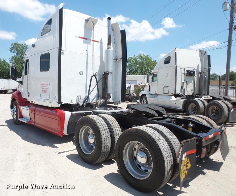 image for item DA6408 2003 Peterbilt 387 semi truck