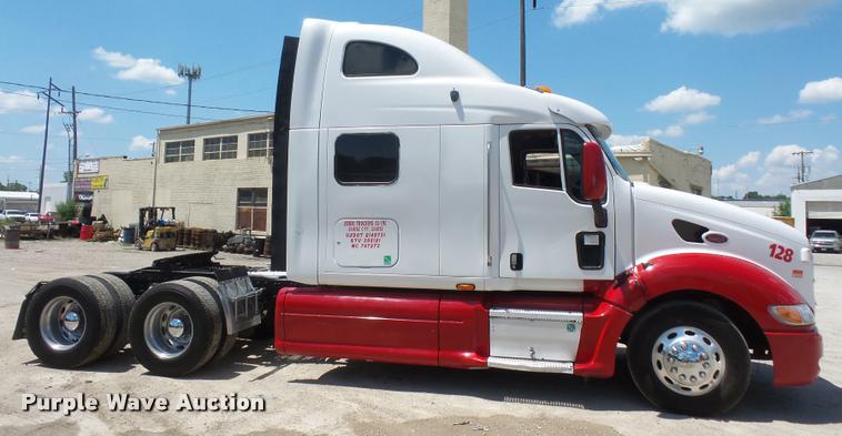 image for item DA6408 2003 Peterbilt 387 semi truck